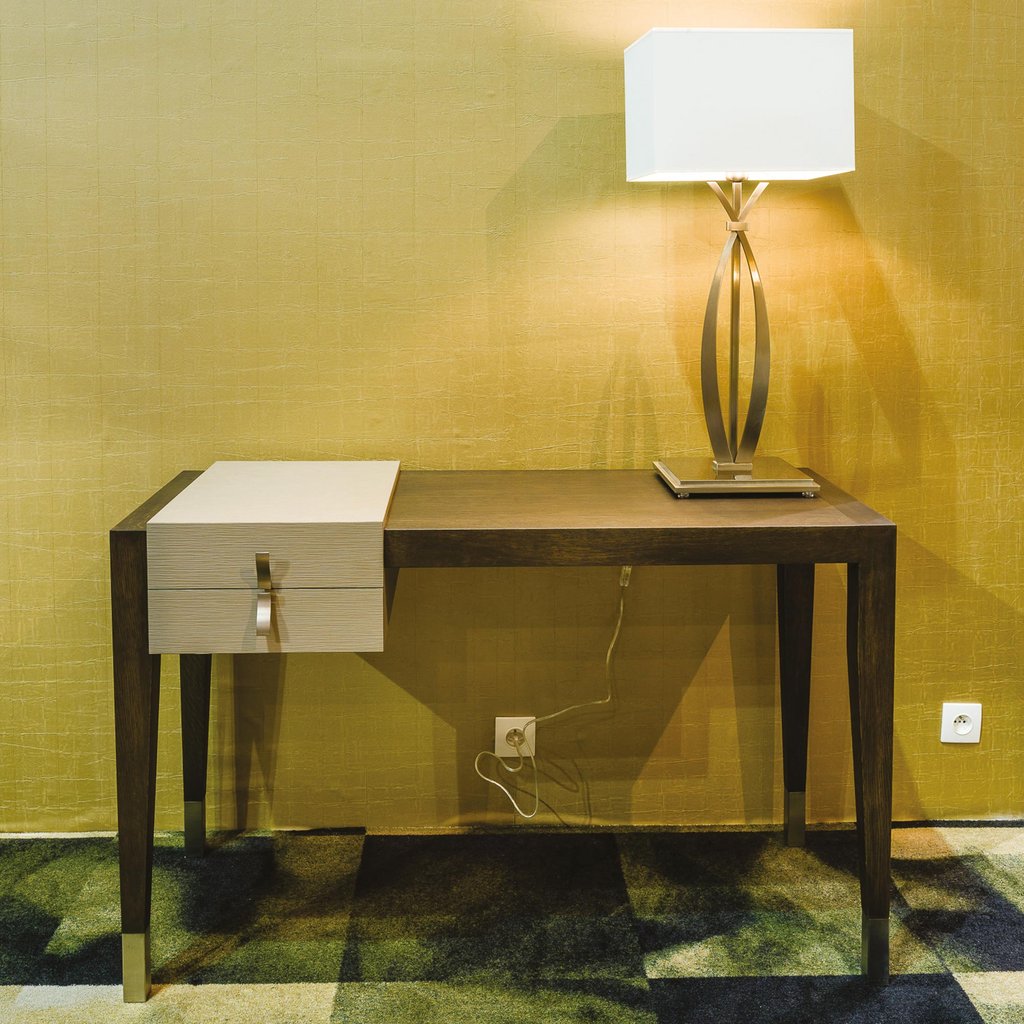 Chloe desk