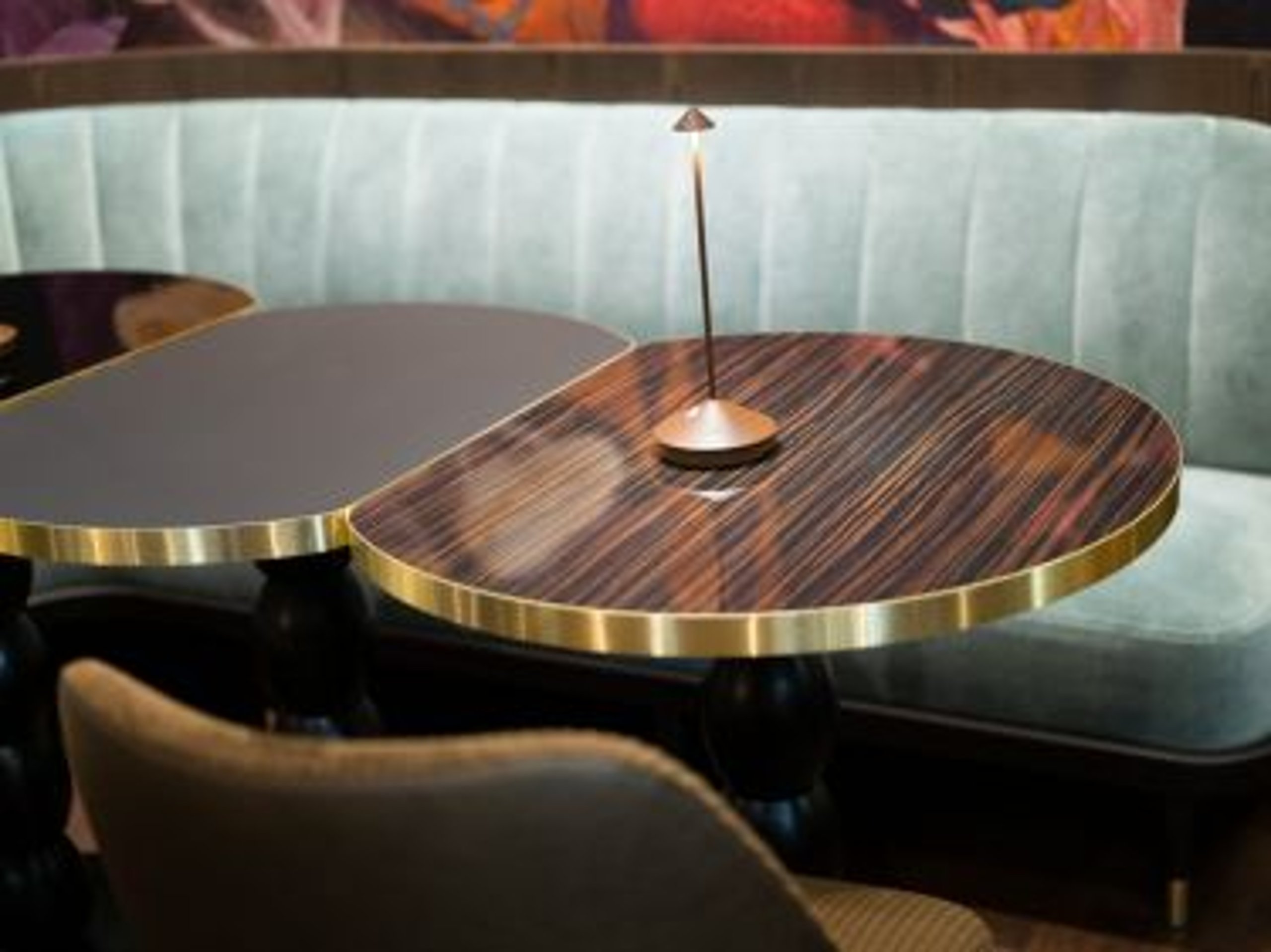 collinet-hero-collection-table-mobile