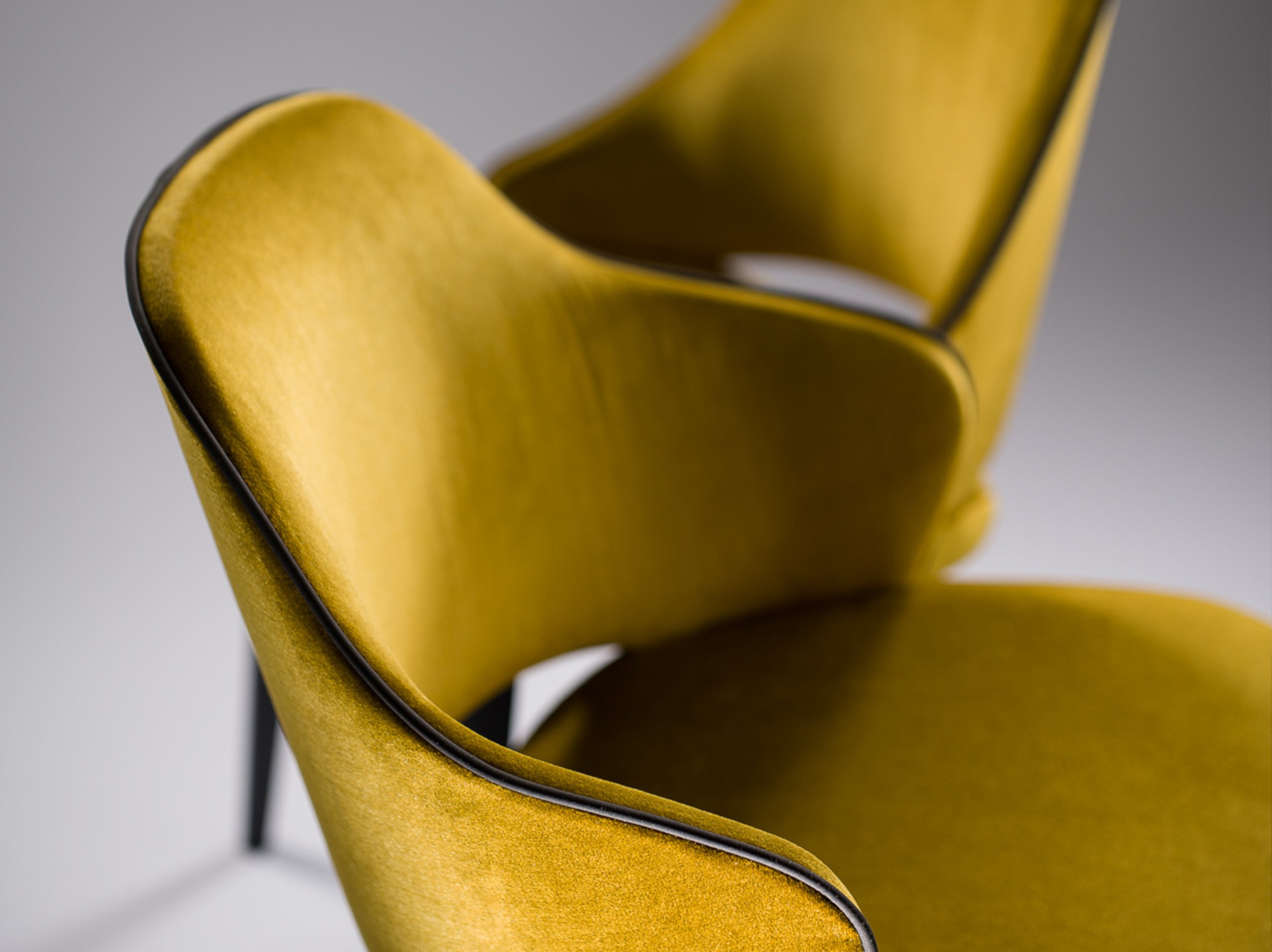 chaises_et_bridge-moderne-desktop